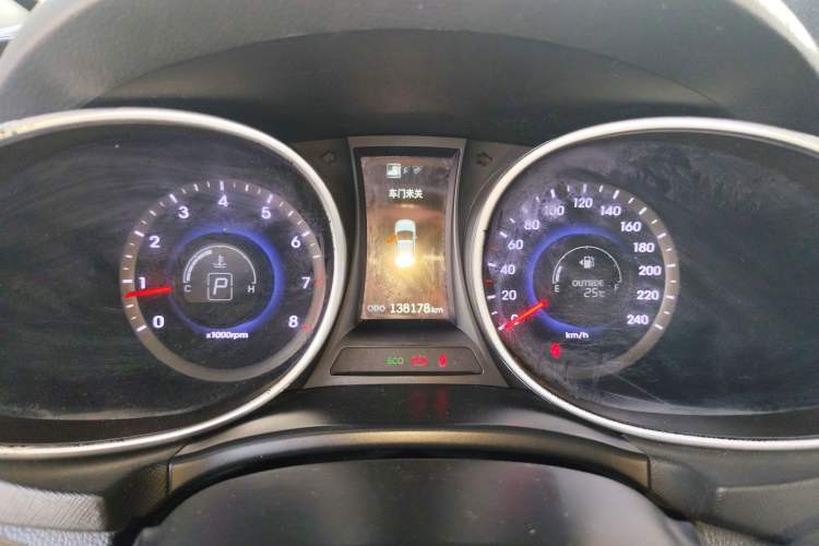 Used Hyundai Santa Fe 2015 2.4L Automatic Two-Wheel Drive Smart Version 5 Seats
