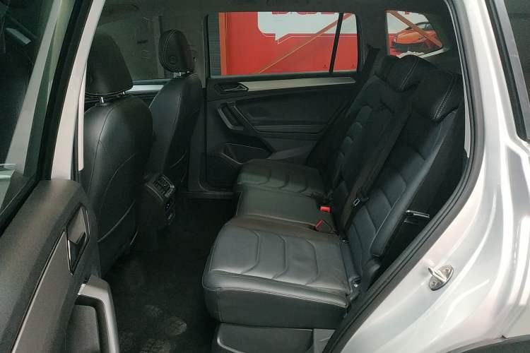 Used Volkswagen Tiguan L 2019 Updated Version 330TSI Automatic Two-Wheel Drive Panoramic Comfort Edition China VI Standard
