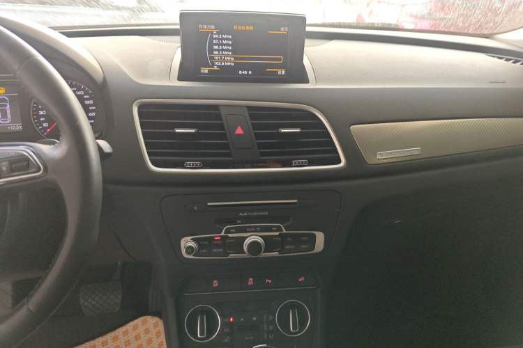 Used Audi Q3 2016 40 TFSI quattro all-wheel-drive sport model
