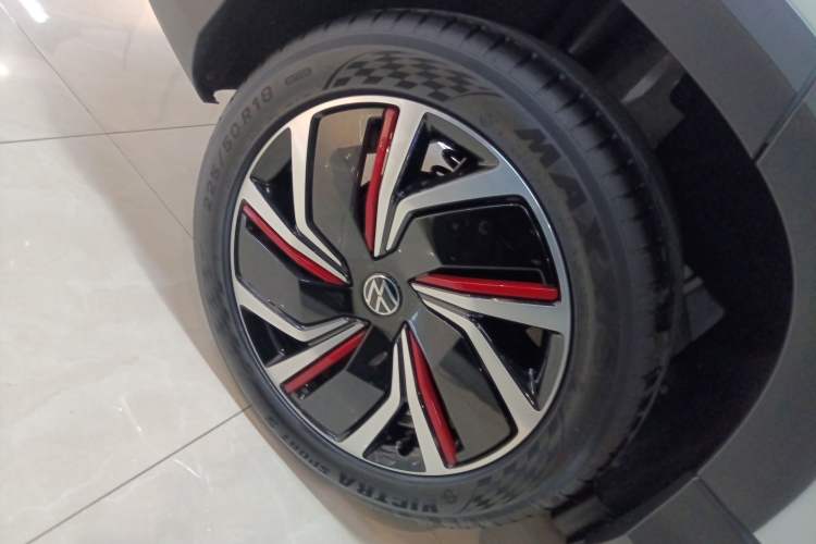 Used Volkswagen Tharu 2023 300TSI Two-Wheel-Drive Moon Luxury Edition
