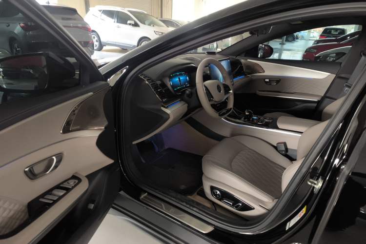 Used BYD Han 2024 EV Glory Edition 605KM Front-Wheel-Drive Premium Model
