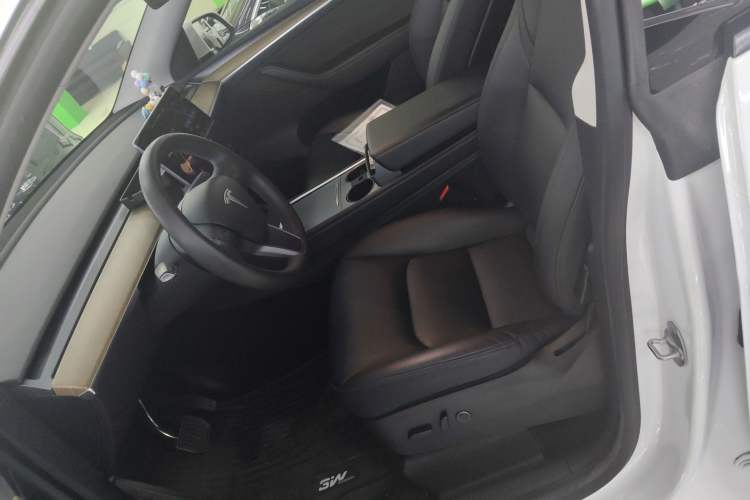 Used Tesla Model Y 2022 Long-Range All-Wheel-Drive Version