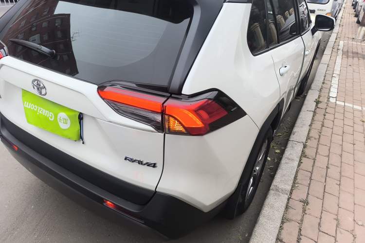 Used Toyota RAV4 2020 2.0L CVT Two-Wheel Drive Fashion Edition
