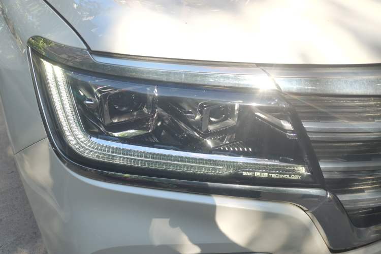 Used Roewe RX8 2019 30T Smart Connectivity Two-Wheel Drive Supreme Flagship Edition
