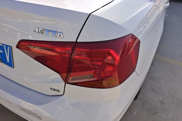 Used Volkswagen Jetta 2017 1.5L Manual Fashion Edition