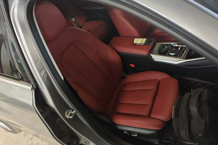 Used BMW i3 2024 eDrive 35 L
