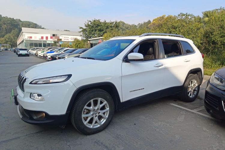 Used  Cherokee 2017 2.0L Superior Edition
