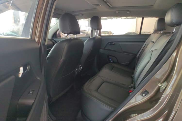 Used Kia Sportage R 2015 2.0L Automatic Two-Wheel Drive DLX Model