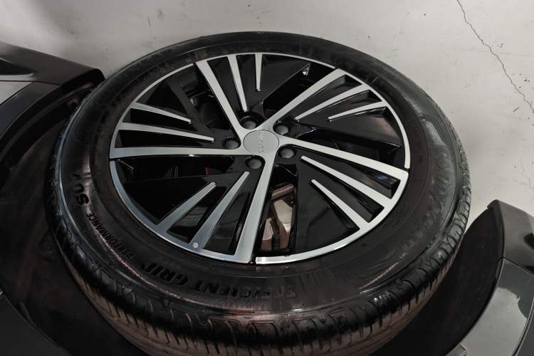 Used Lynk & Co 08 EM-P 2023 120km Long-Range Pro
