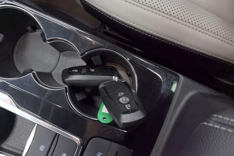 Used Ford Escape 2020 EcoBoost 245 Four-Wheel Drive Luxury Edition
