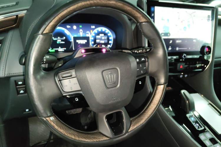 Used Toyota Vellfire 2024 Crown Dual-Engine 2.5L Ultimate Edition
