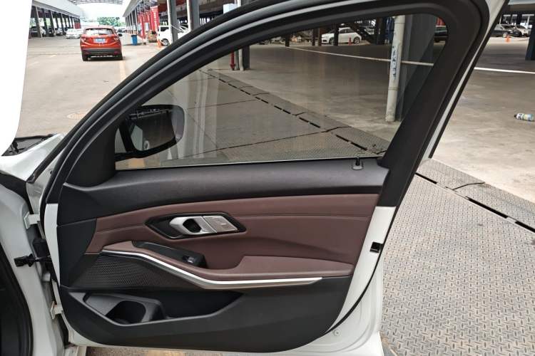 Used BMW 3 Series 2021 Second Facelift 320Li M Sport Package
