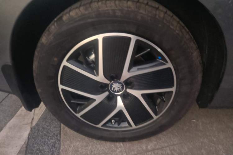 Used BYD Qin L 2025 DM-i Smart Drive 120KM Leading Model
