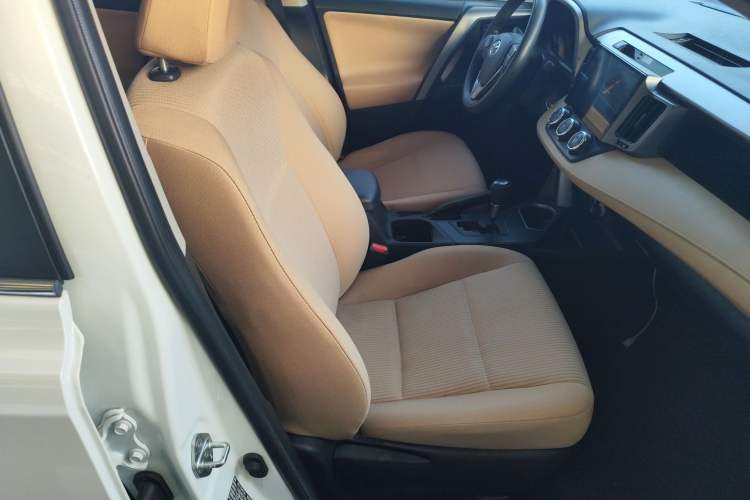 Used Toyota RAV4 2016 2.0L CVT Two-Wheel Drive Urban Edition China V Standard
