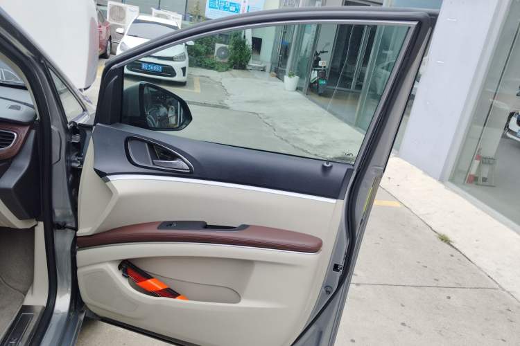 Used Buick GL8 2018 28T Luxury Model China VI Standard
