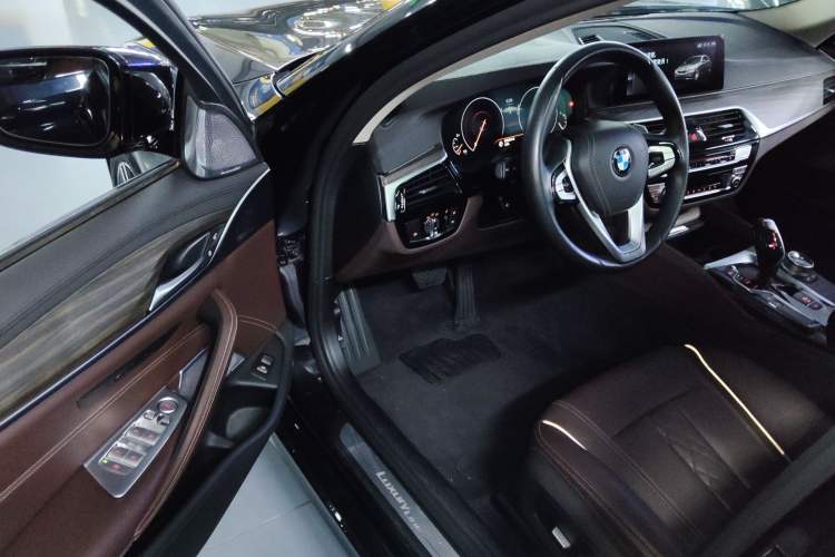 Used BMW 5 Series 2019 Facelifted 530Li Leading Edition Luxury Package
