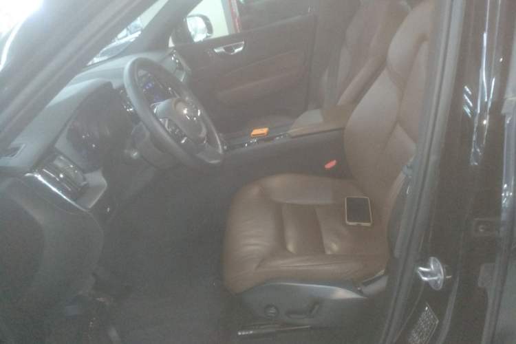 Used Volvo XC60 2023 B5 4x4 Smart Luxury Edition
