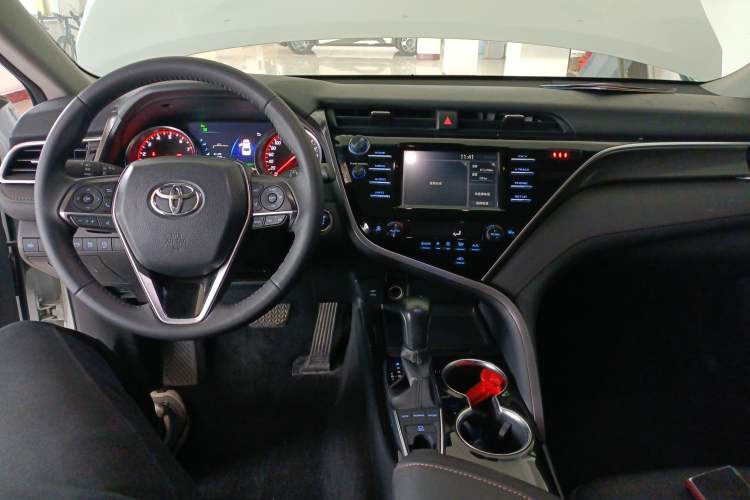 Used Toyota Camry 2018 2.0S FENGSHANG Edition
