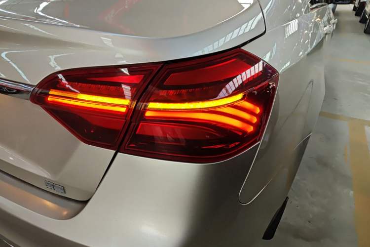 Used Geely Auto Emgrand 2019 Leading Edition 1.5L Manual Upward Asian Games Edition China VI