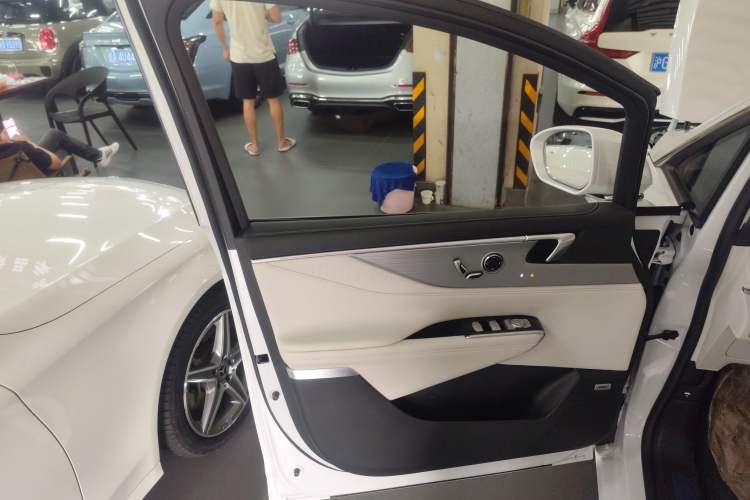 Used Buick GL8 New Energy 2024 Lu Zun Deluxe Edition 7-Seater
