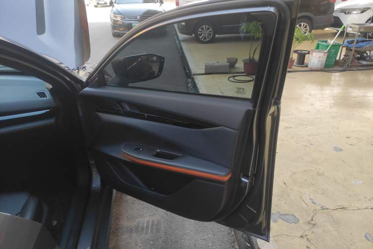 Used Changan UNI-V iDD 2023 ZhiDian iDD 1.5T 113km Smart & Fun Version