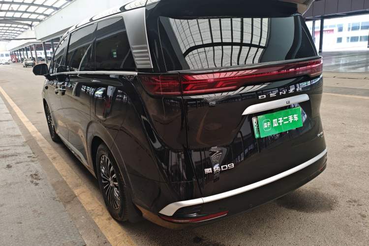 Used Denza D9 2025 DM-i Smart Drive 1020 Four-Wheel Drive Premium Model