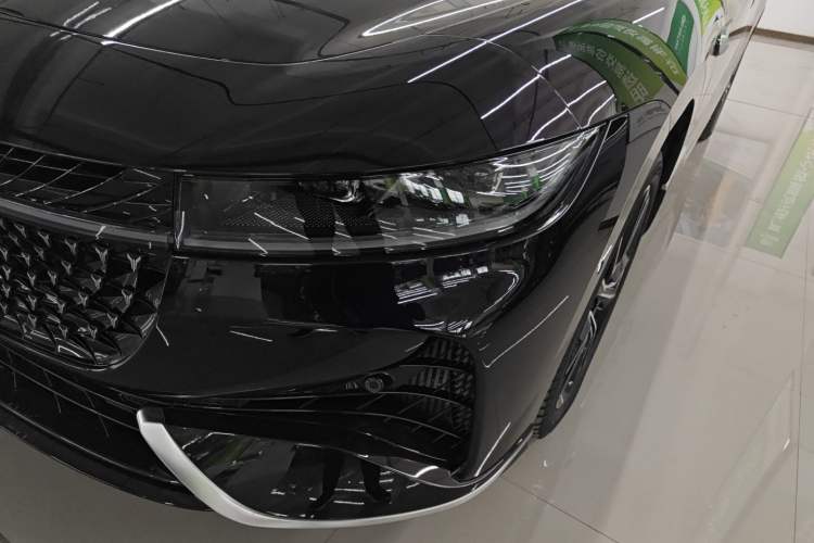 Used VOYAH PASSION 2024 PHEV Four-Wheel Drive Ultra-Long Range Flagship Model
