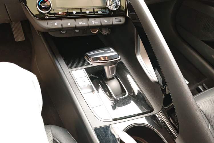 Used Hyundai Elantra 2023 1.5L CVT LUX Prestige Edition
