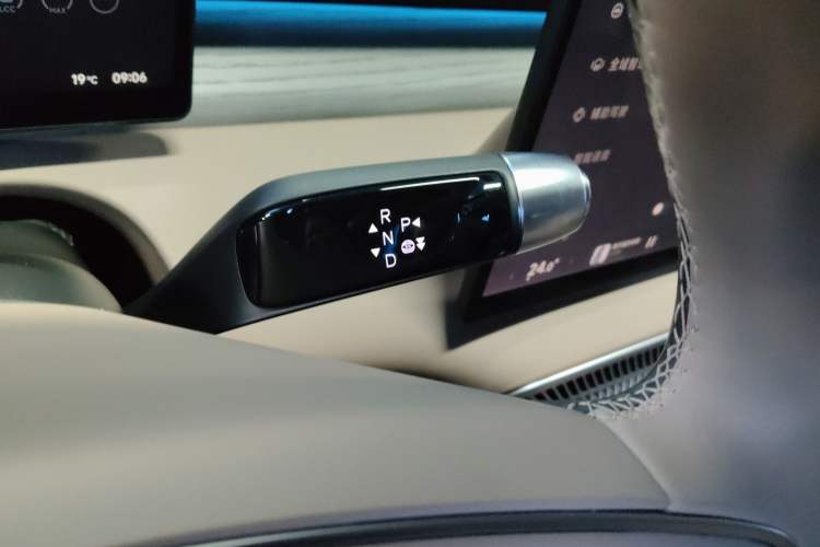 Used XPeng X9 2024 702 Ultra-Long Range Max
