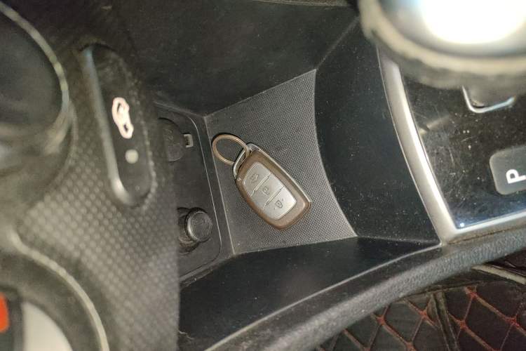 Used Hyundai Verna Ray 2014 1.4L Automatic TOP