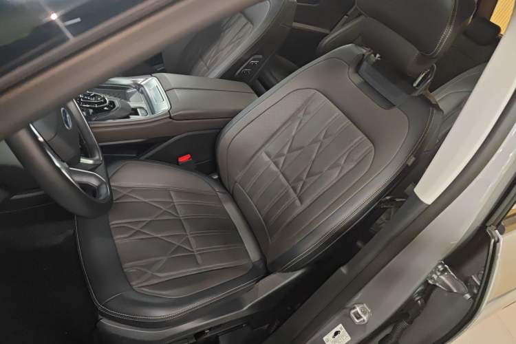 Used Ford Edge 2025 Ford Explorer L 2.0T EcoBoost E-Hybrid Four-Wheel-Drive 7-Seater Supreme Model
