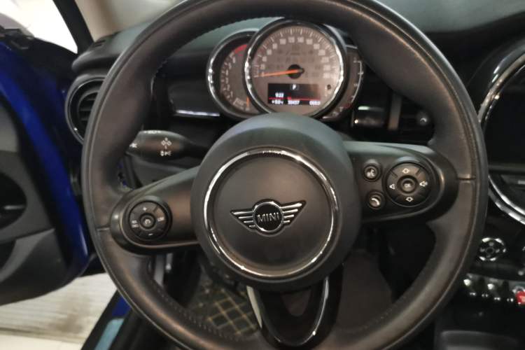 Used  MINI 2019 1.5T COOPER Classic Edition Five-Door Version
