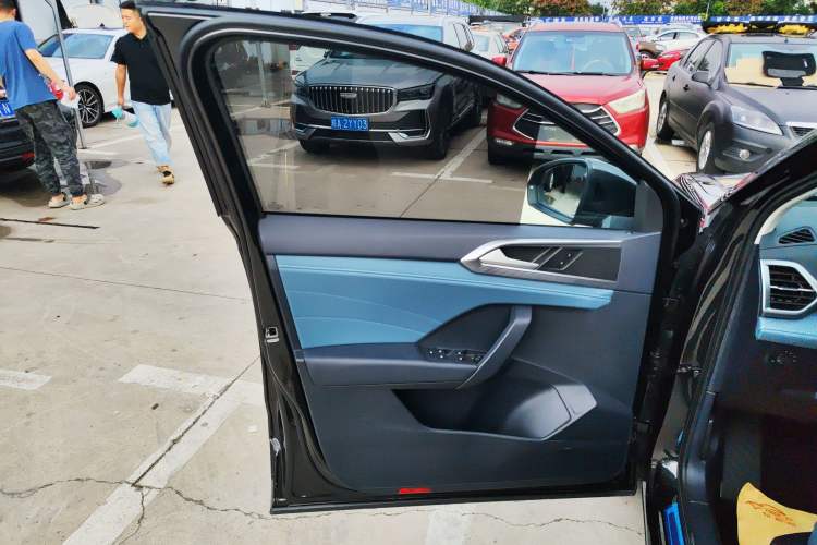 Used Volkswagen Tharu 2023 300TSI Two-Wheel-Drive Moonlight Edition
