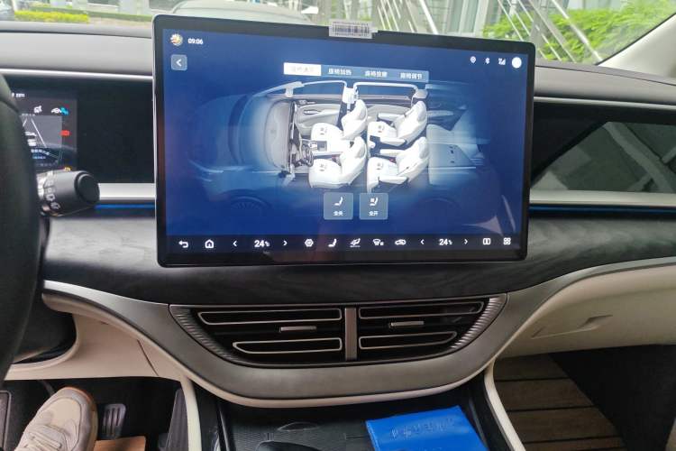 Used Denza D9 2024 DM-i 980 Four-Wheel Drive Prestige Model
