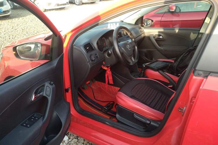 Used Volkswagen Polo 2016 1.4L Manual Fashion Model