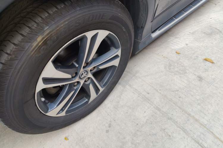 Used Toyota RAV4 2015 2.0L CVT Two-Wheel Drive Fashion Edition
