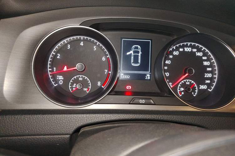 Used Volkswagen Golf 2015 1.4TSI Automatic Luxury Model
