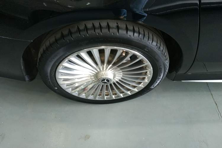 Used Mercedes-Benz E-Class 2019 E 300 L Sporty and Stylish Model
