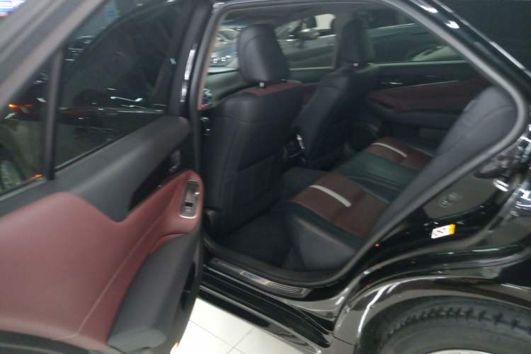 Used Toyota Crown 2017 2.0T Sport Edition
