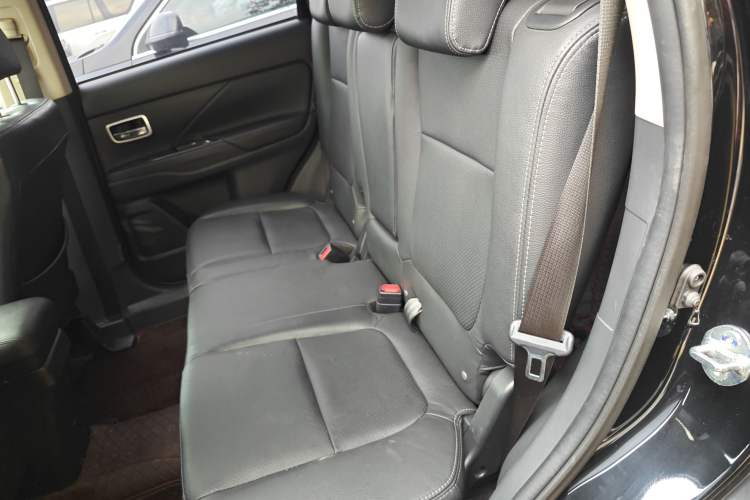 Used Mitsubishi Outlander 2018 2.0L Two-Wheel Drive Glory Edition 5 Seats