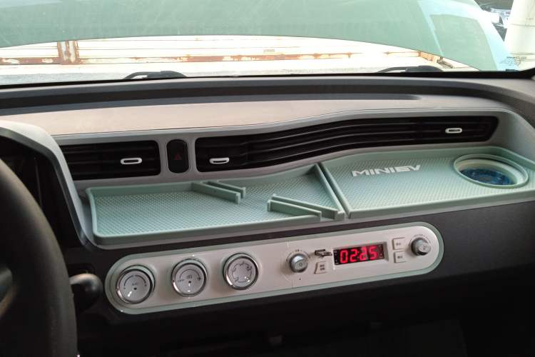 Used Wuling Hongguang MINIEV 2021 Macaron Fashion Model Lithium Iron Phosphate
