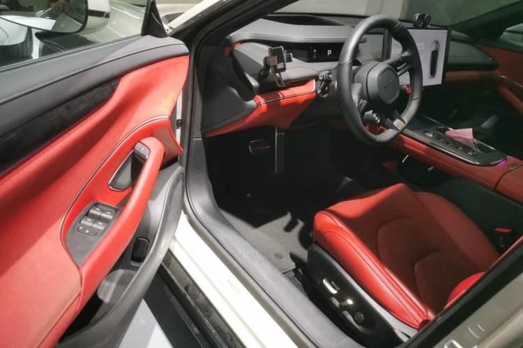 Used  SU7 2024 Four-Wheel Drive Ultra-Long Range Advanced Intelligent Driving Max Edition
