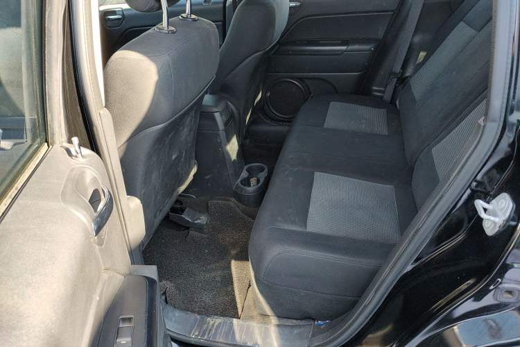 Used  Compass (Import) 2015 2.0L two-wheel drive sport version
