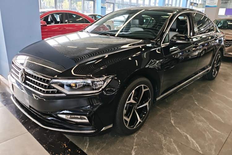 Used Volkswagen Magotan 2023 2 Million Units Limited Edition 330TSI DSG Leading Version