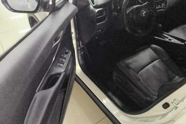 Used Toyota IZOA 2021 2.0L Yixing Version