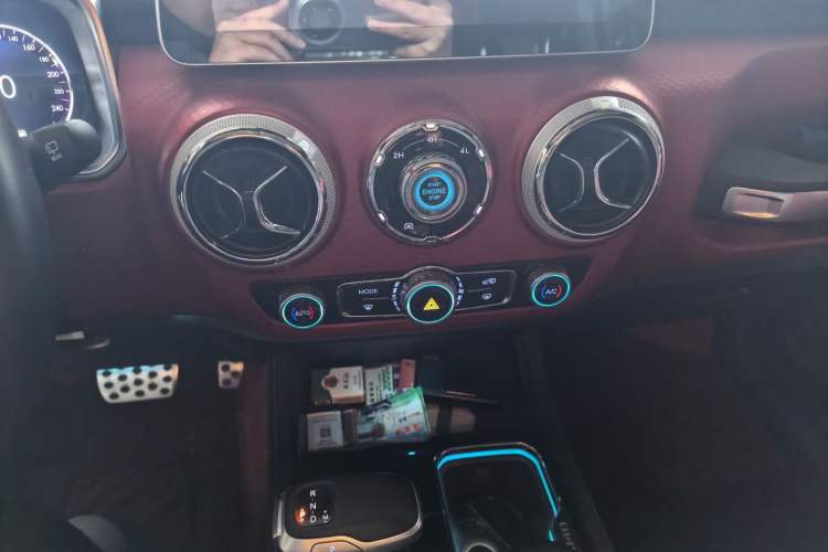 Used  BJ40 2020 2.0T Automatic Four-Wheel Drive Urban Hunter Edition Chivalrous Type