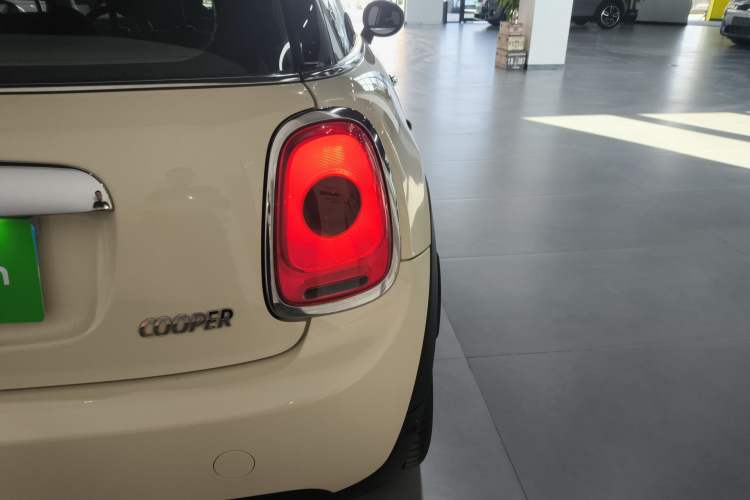 Used  MINI 2016 1.5T COOPER
