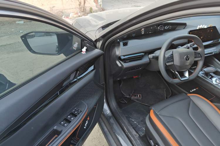 Used Changan UNI-V 2024 1.5T High-Energy Version
