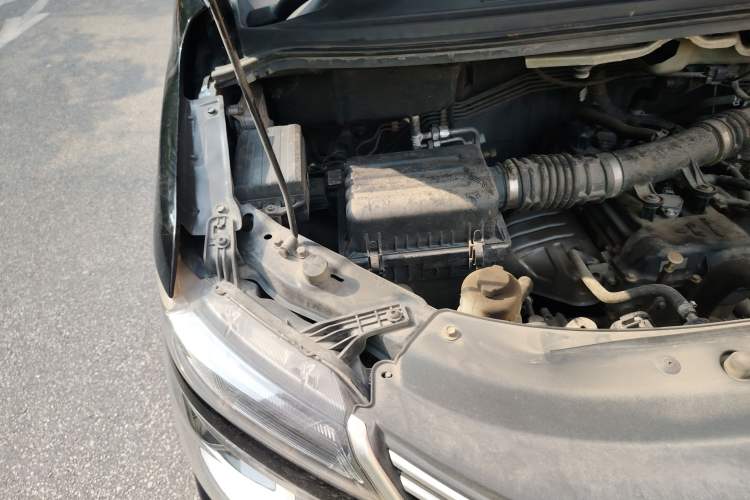 Used FORTHING Lingzhi 2019 Facelifted M5L 1.6L 9-Seater Base Model China VI Standard
