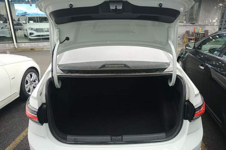 Used Volkswagen Lavida 2023 New Rui 1.5L Automatic New Yi Edition
